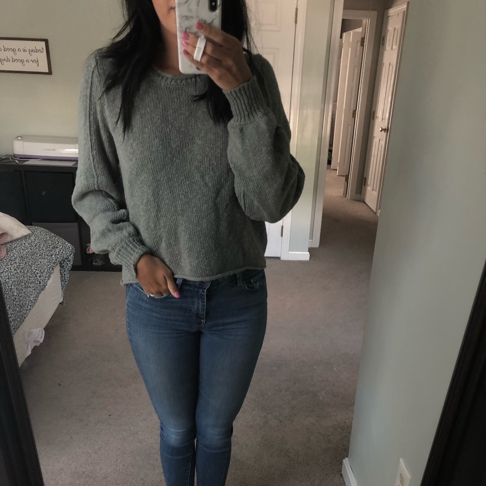 Green cropped sweater with balloon sleeves